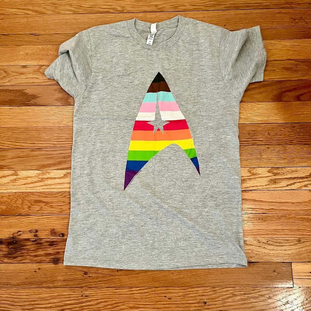 Star Trek Pride Flag LGBT Inclusive Comm Badge T-Shirt Size Small NWOT